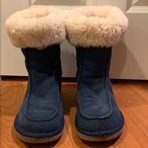 UGG’s Blue Medium Height